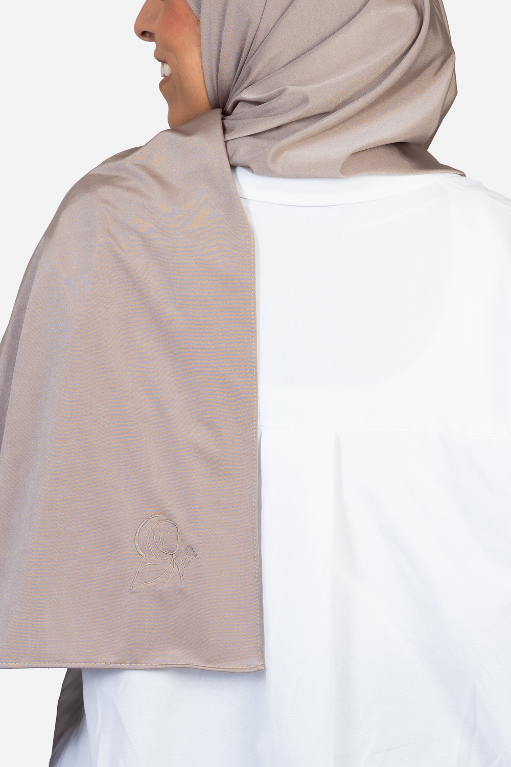 Nour – Parelmoer Taupe